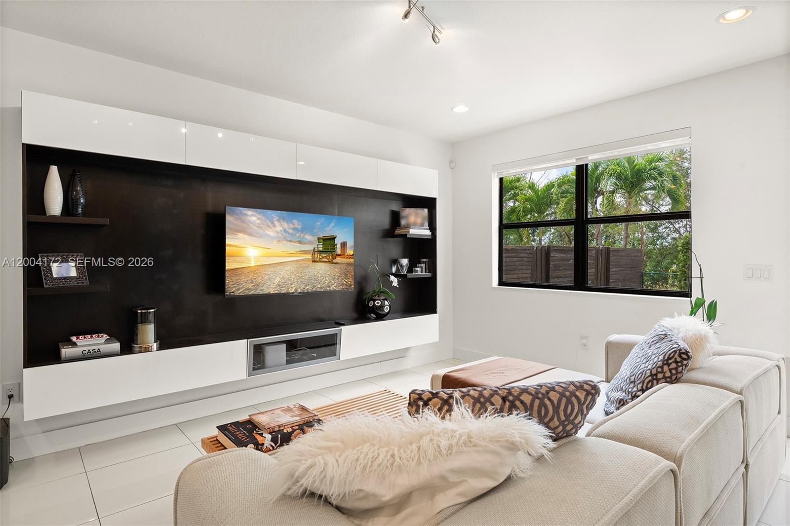 DORAL BREEZE - Residential