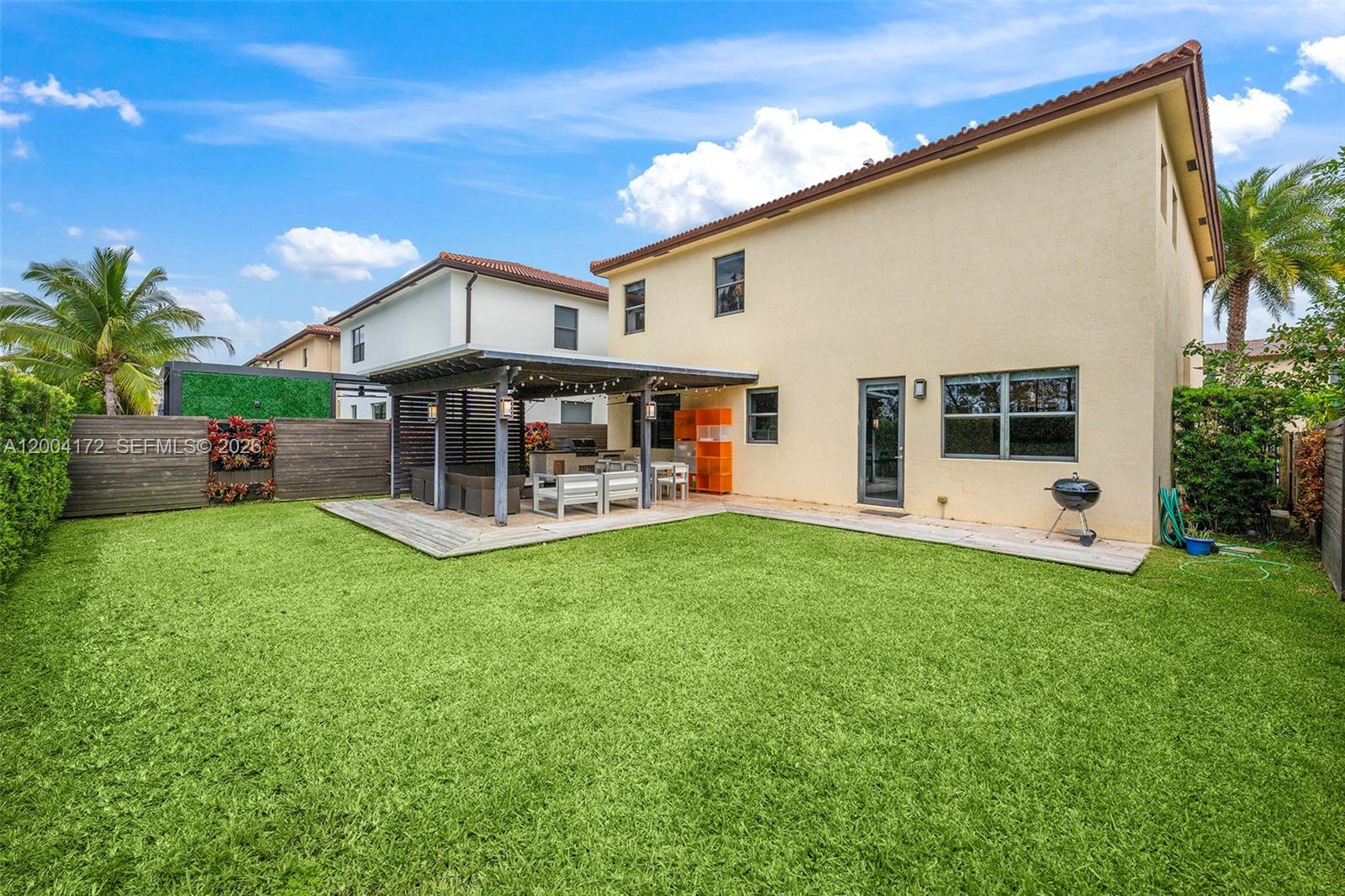 DORAL BREEZE - Residential