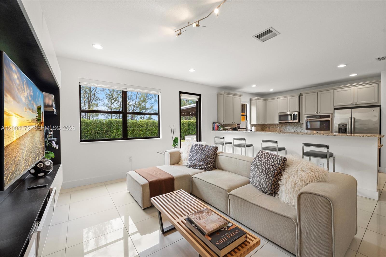 DORAL BREEZE - Residential