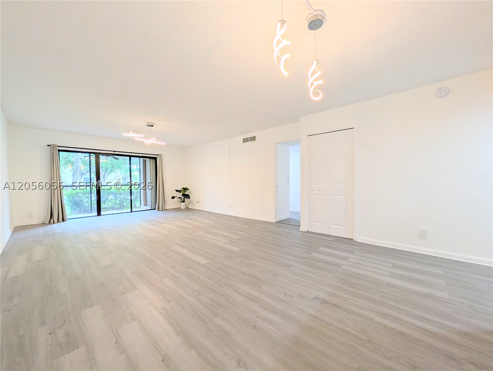 RACQUET CLUB APTS AT BONA - Residential