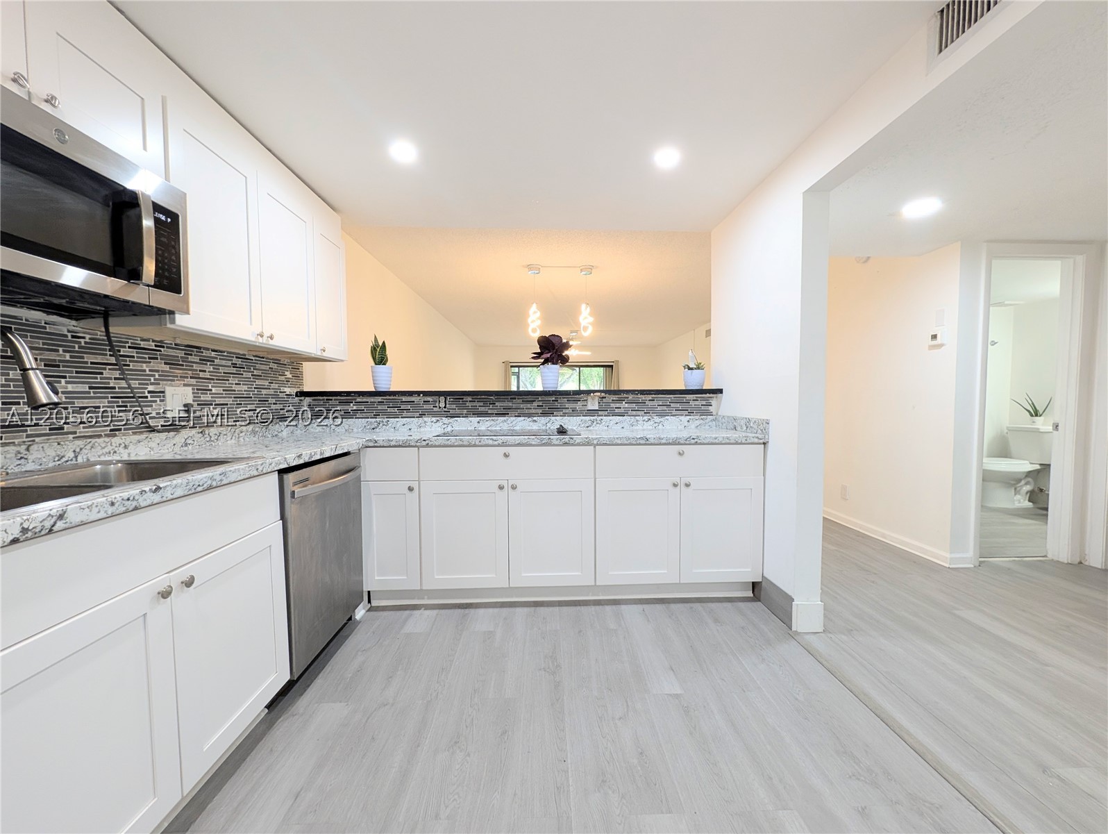 RACQUET CLUB APTS AT BONA - Residential