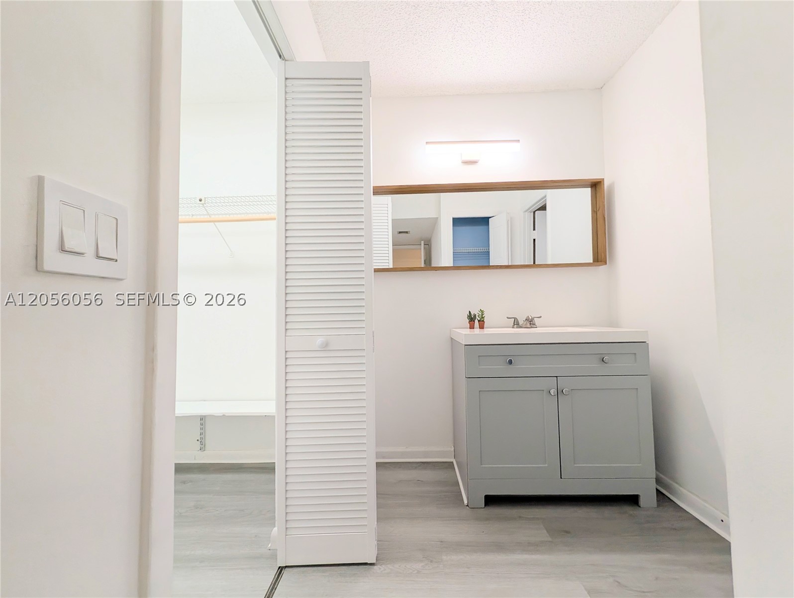 RACQUET CLUB APTS AT BONA - Residential