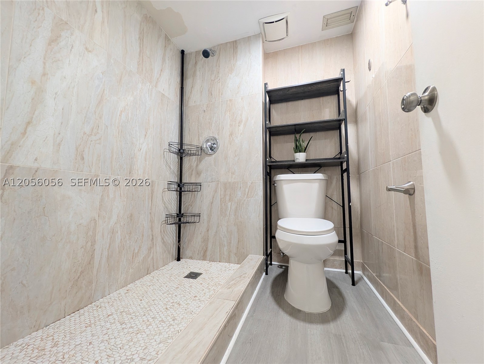 RACQUET CLUB APTS AT BONA - Residential