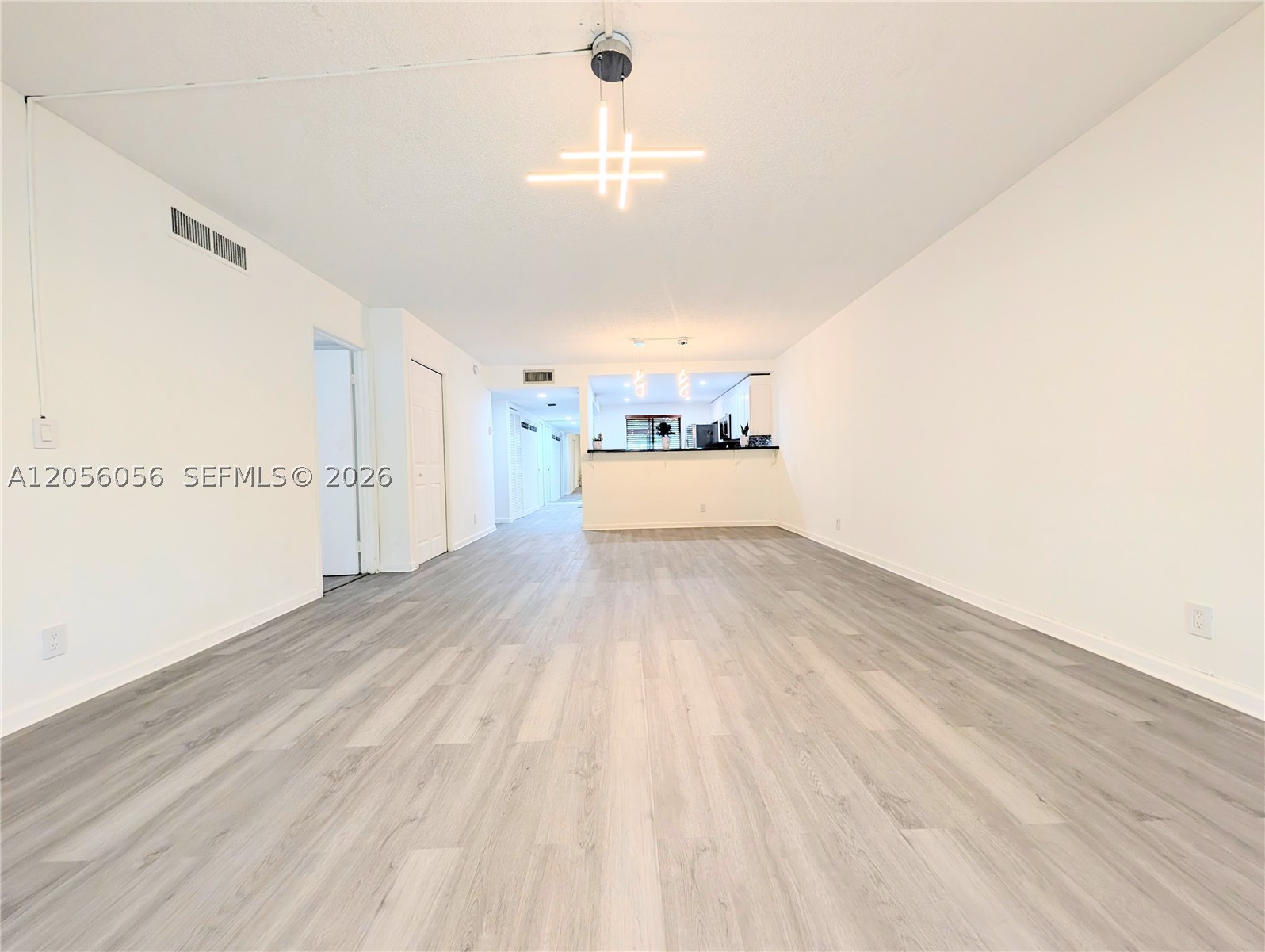 RACQUET CLUB APTS AT BONA - Residential