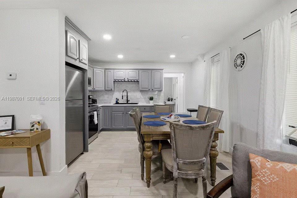 OAKLAND PARK SECOND ADD - Residential