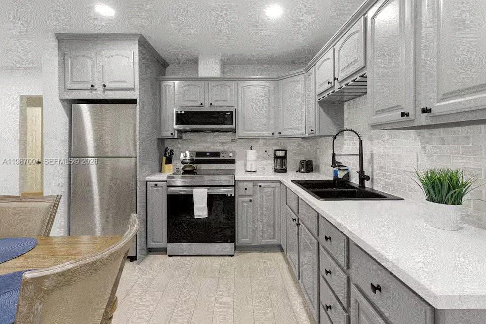 OAKLAND PARK SECOND ADD - Residential