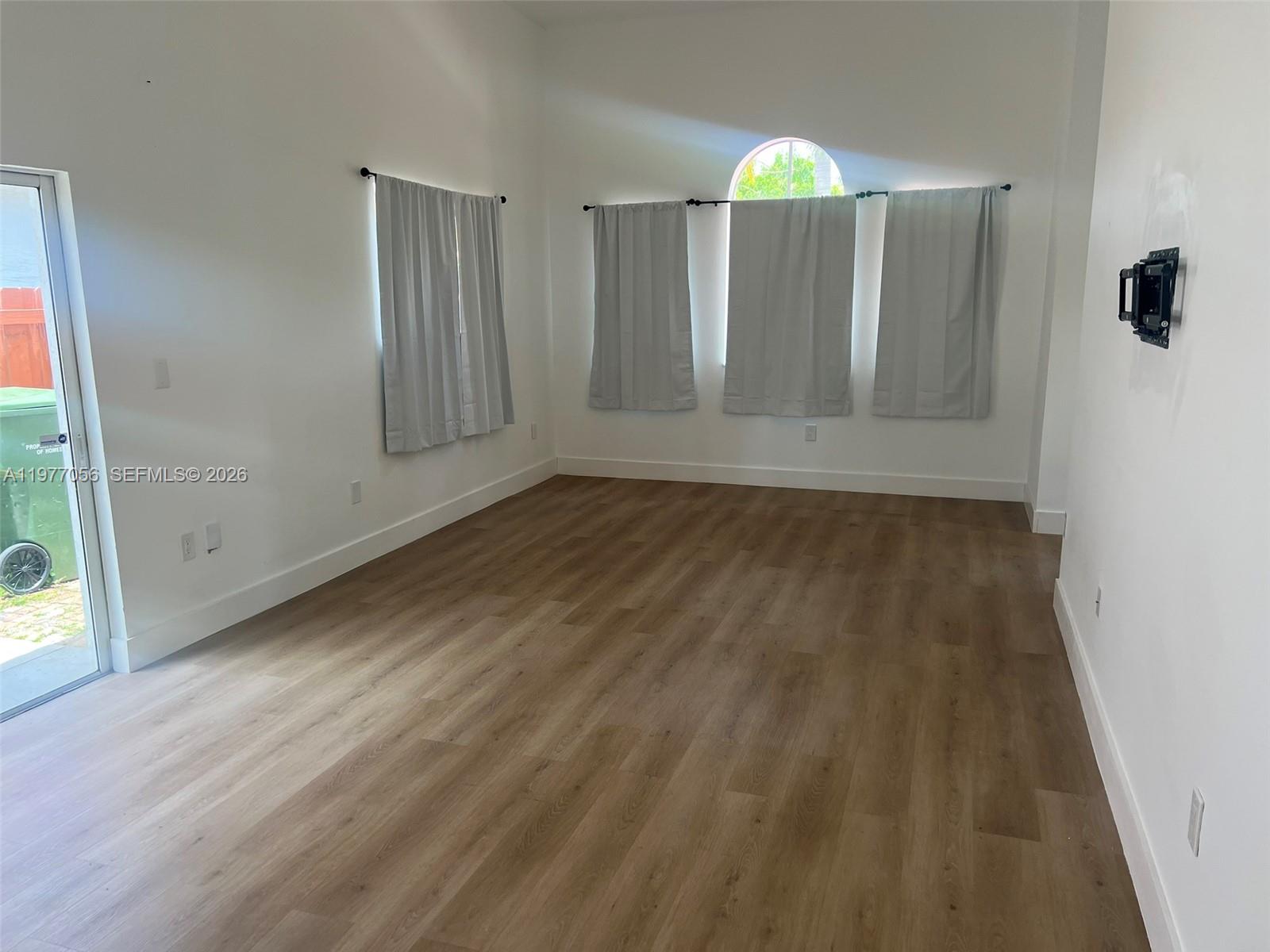 MEGHANS PLACE - Residential