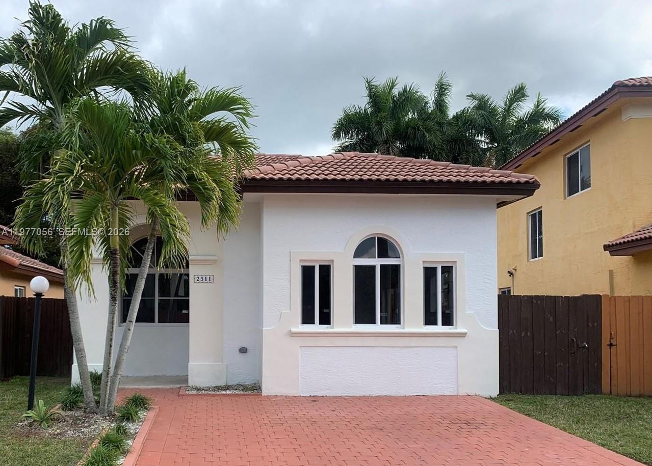 Cozy 3 bedroom single family house completely renovated ready to  move in. Located in an awesome gated community close to shopping centers and easy access to major highways.