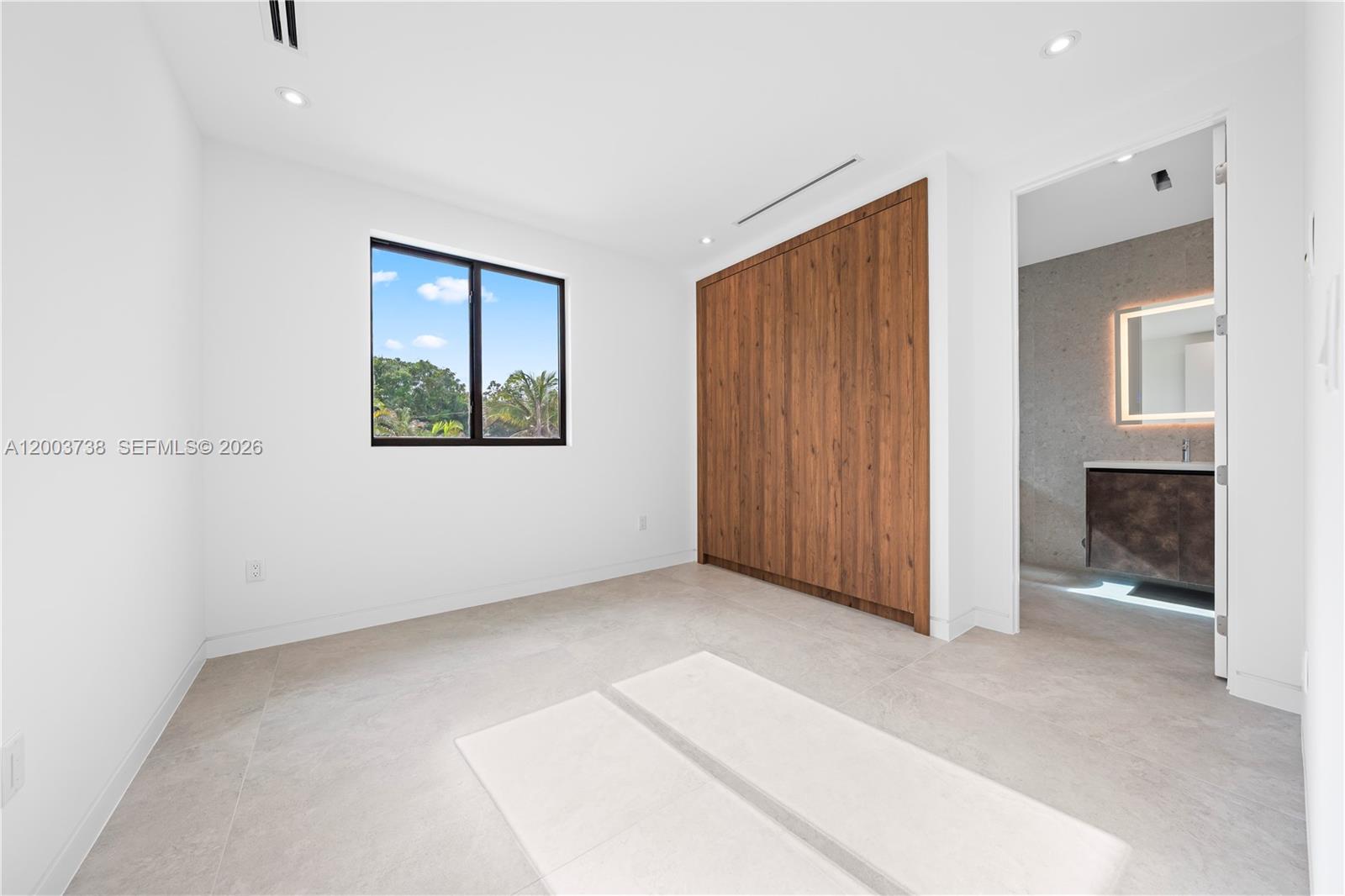 AMND MIAMI SUBURBAN ACRES - Residential