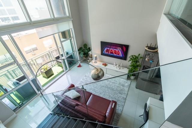 Amazing enclosed 1 Bedroom loft in the heart of Miami, stunning Double-Height Ceiling in the prestigious Vizcayne Condominium. Modern & spacious kitchen with top of the line appliances, remodeled and decorated. Laundry inside the unit, big closet, motorized black out curtains, bathroom with tub & utility cabinets, 1 covered parking. Condo with a lot of amenities, 4 outdoor pools with Spectacular Bayfront Park and City views, Jacuzzi, Spa, sauna, gym, club house, conference rooms, billiard and TV salon. Easy to apply, 24/7 Security and concierge, hot water included. Don't miss this opportunity. Prime location! This unit is currently tenant-occupied—please allow 24 hours’ notice for showings. Contact the listing agent for showing instructions.