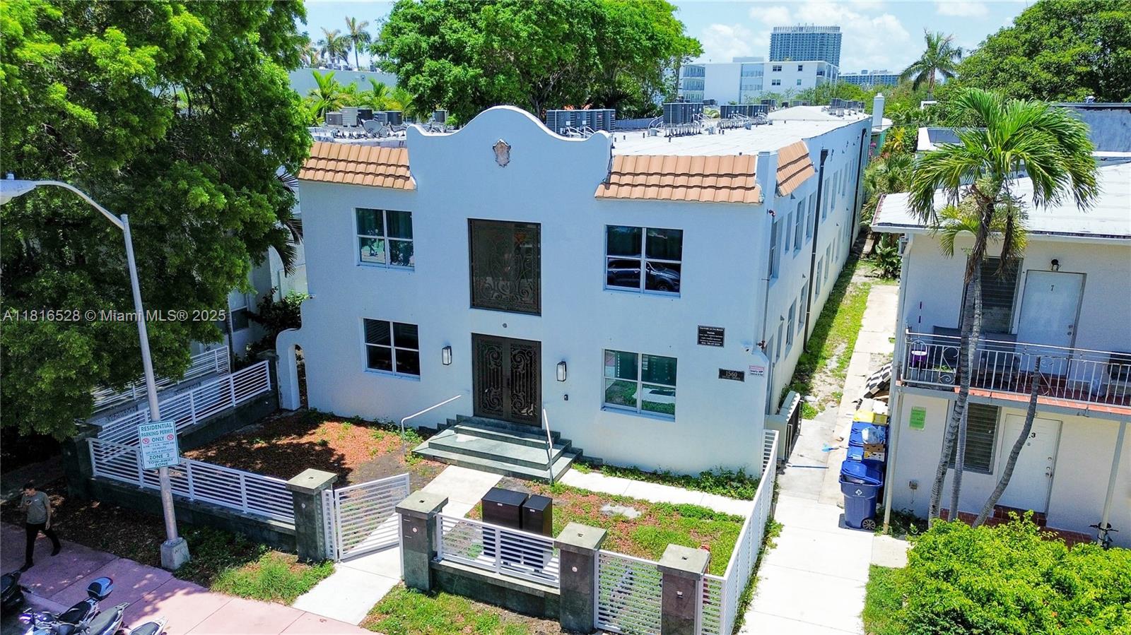 Property Features
• Income producing property
• Modern appliances and buildout
• Diverse unit mix
• Charming art deco architecture
• Opportunity to increase rents
• Secure access
• Private courtyard

Location Features
• Prime South Beach location
• High walking score
• Great proximity to public transportation
• Historic district appeal
• Strong rental demand