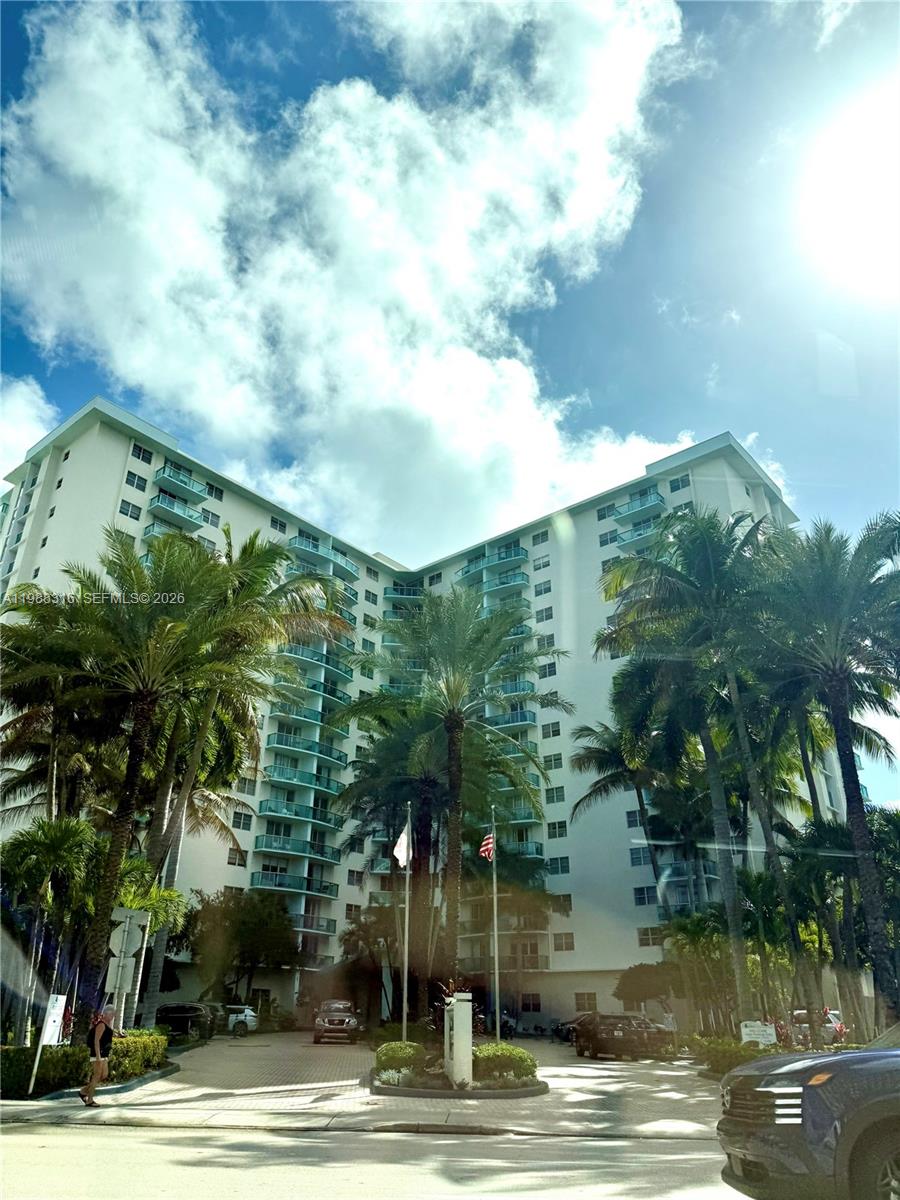 LOVELY CONDO! WITH OPEN BALCONY! AND SPACIOUS BEDROOMS!SOLD