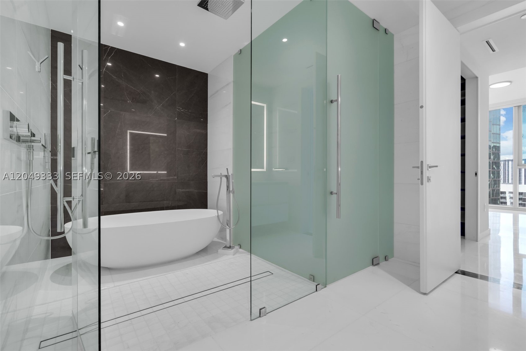 300 BISCAYNE BLVD WAY COND - Residential
