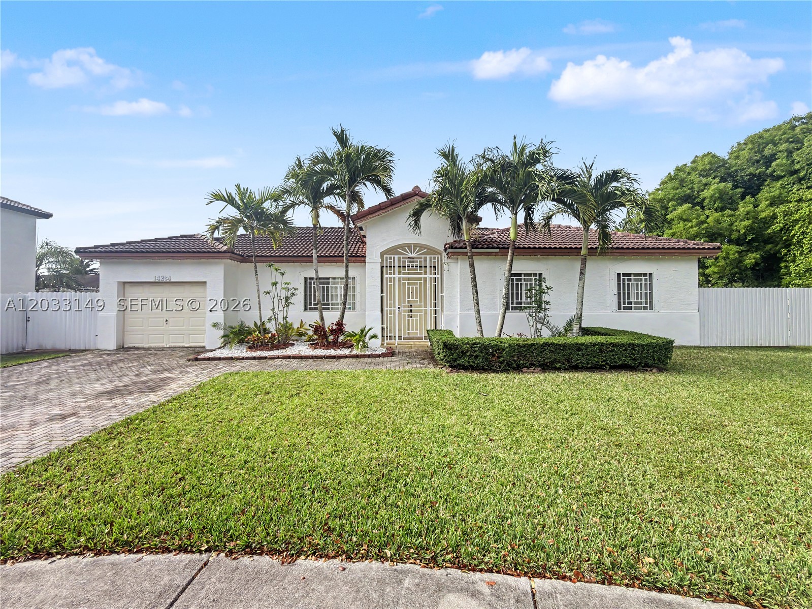 BISCAYNE DRIVE ESTATES - Residential Lease