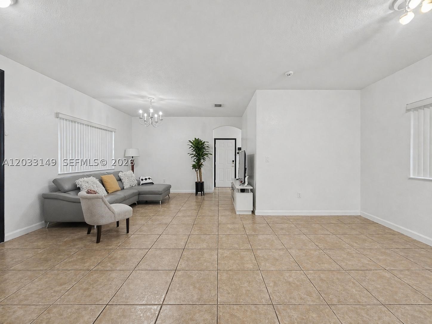 BISCAYNE DRIVE ESTATES - Residential Lease
