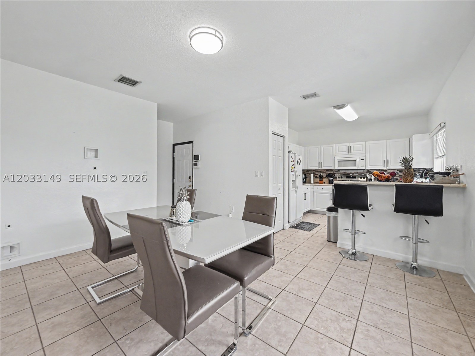 BISCAYNE DRIVE ESTATES - Residential Lease