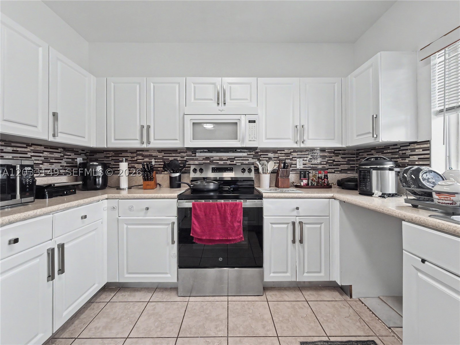 BISCAYNE DRIVE ESTATES - Residential Lease