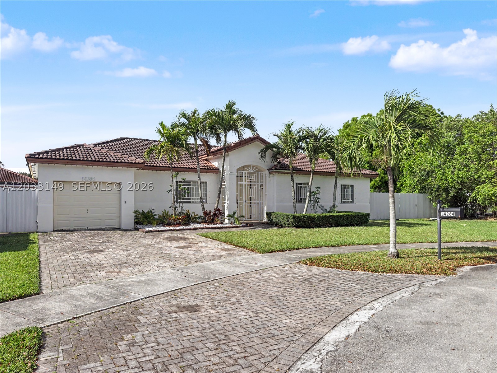 BISCAYNE DRIVE ESTATES - Residential Lease
