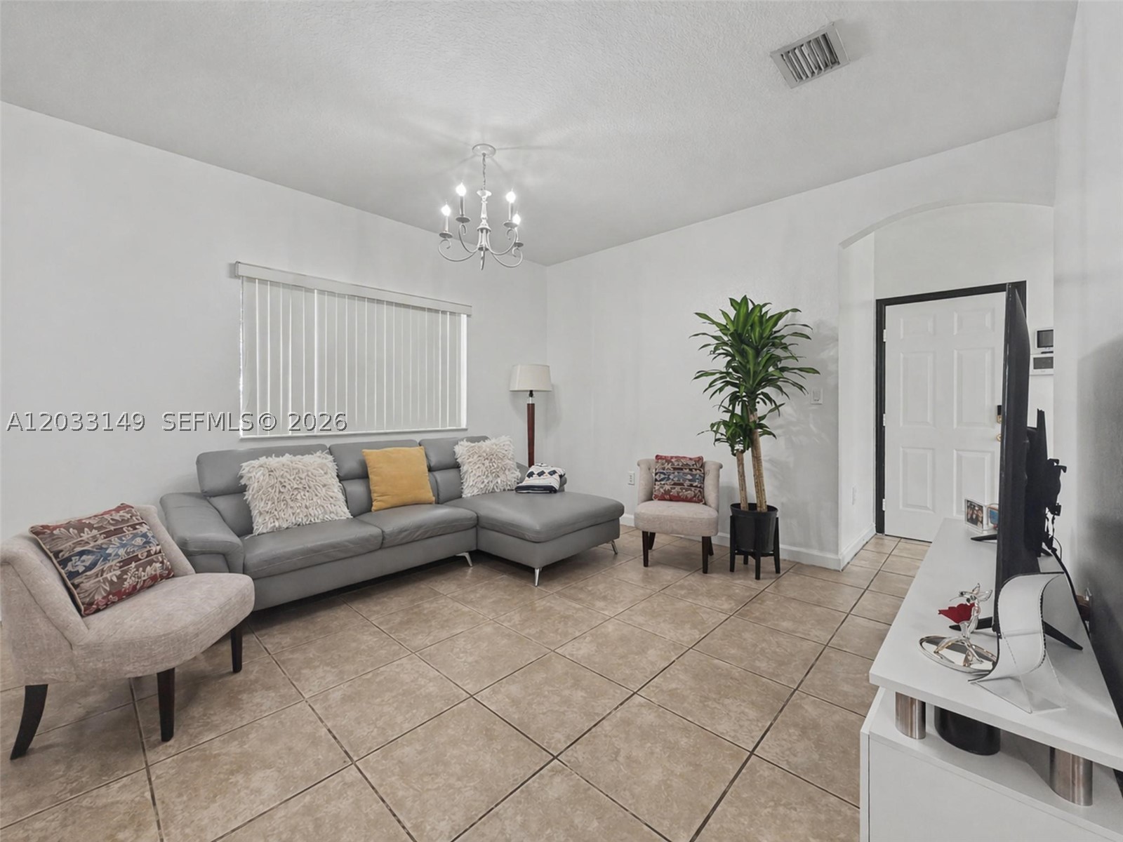BISCAYNE DRIVE ESTATES - Residential Lease