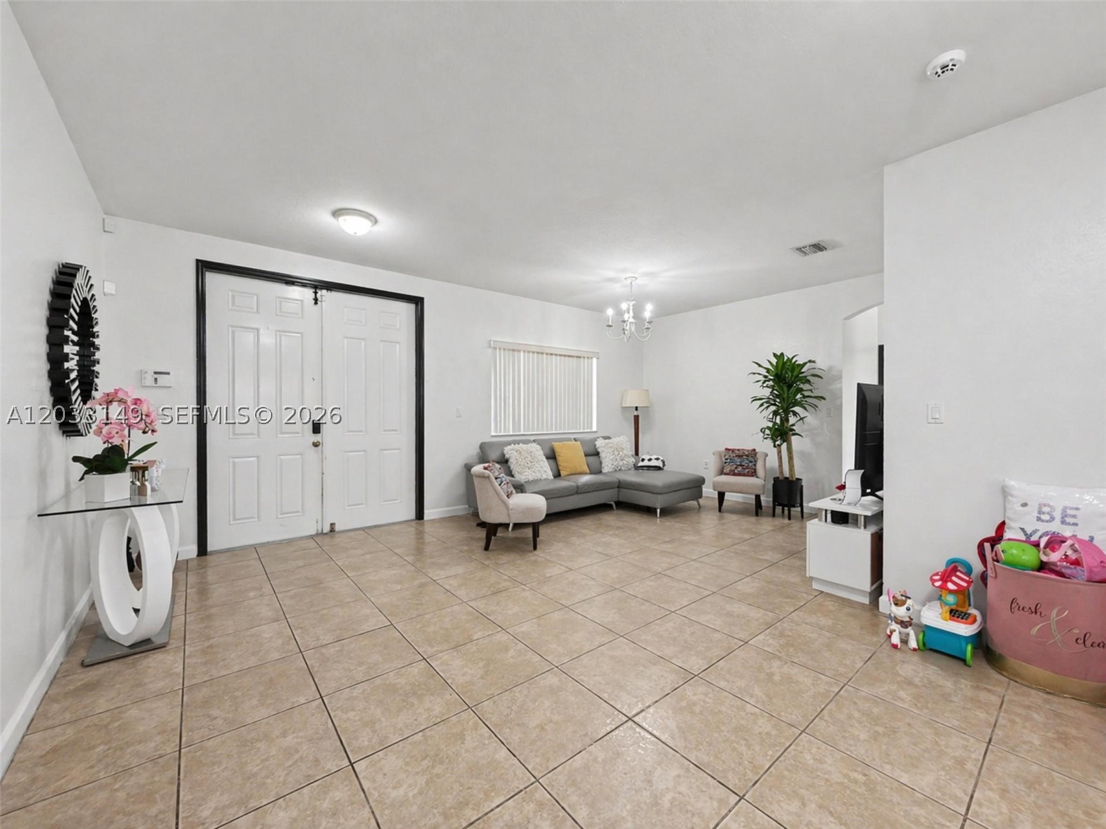 BISCAYNE DRIVE ESTATES - Residential Lease