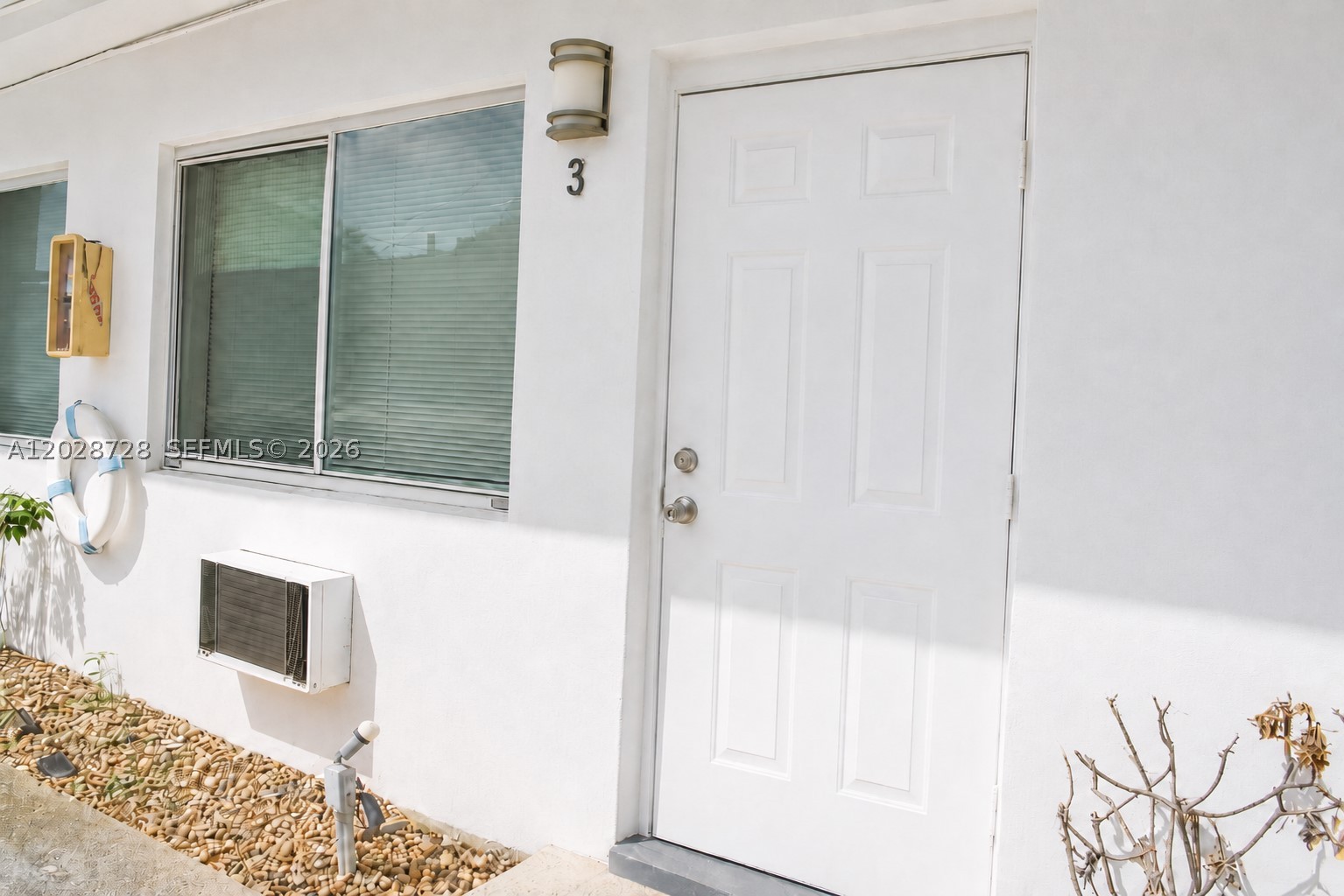 932 MOFFETT CONDO - Residential Lease