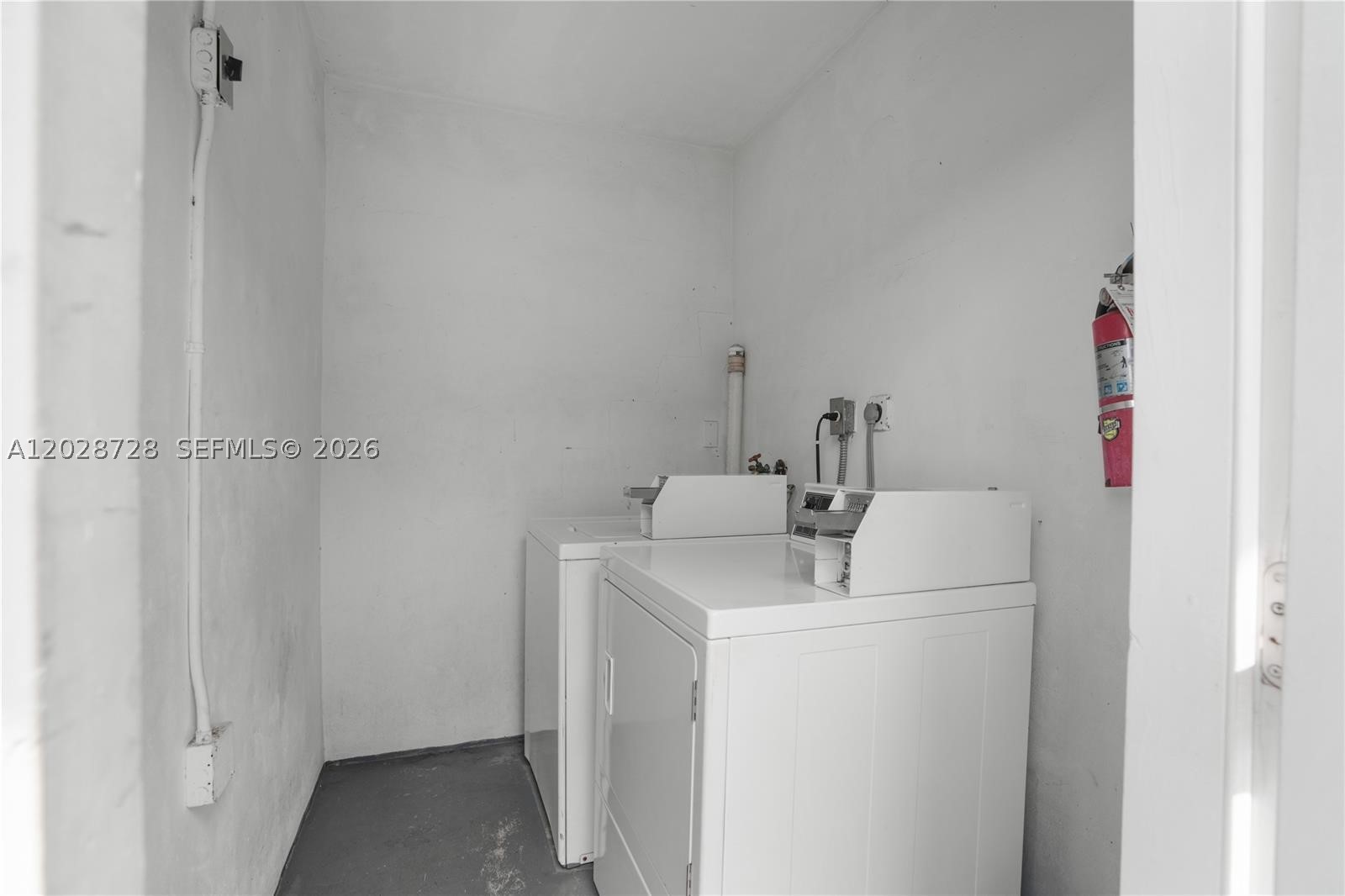 932 MOFFETT CONDO - Residential Lease