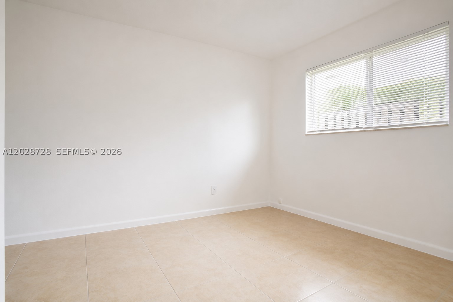 932 MOFFETT CONDO - Residential Lease