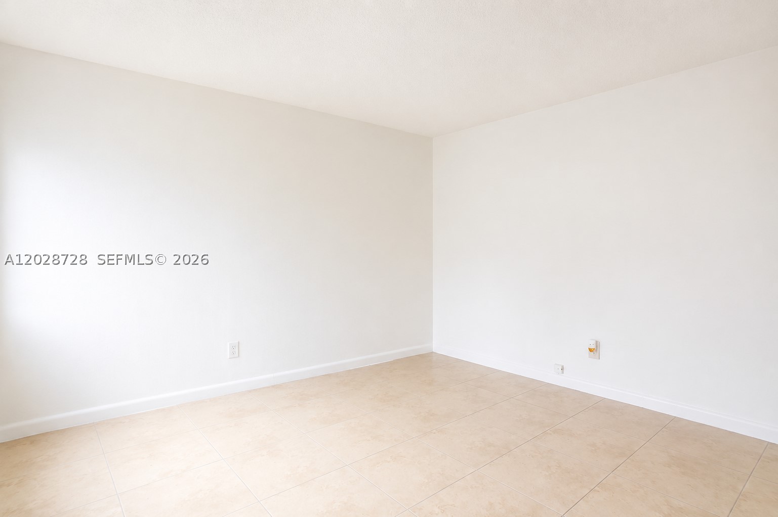 932 MOFFETT CONDO - Residential Lease