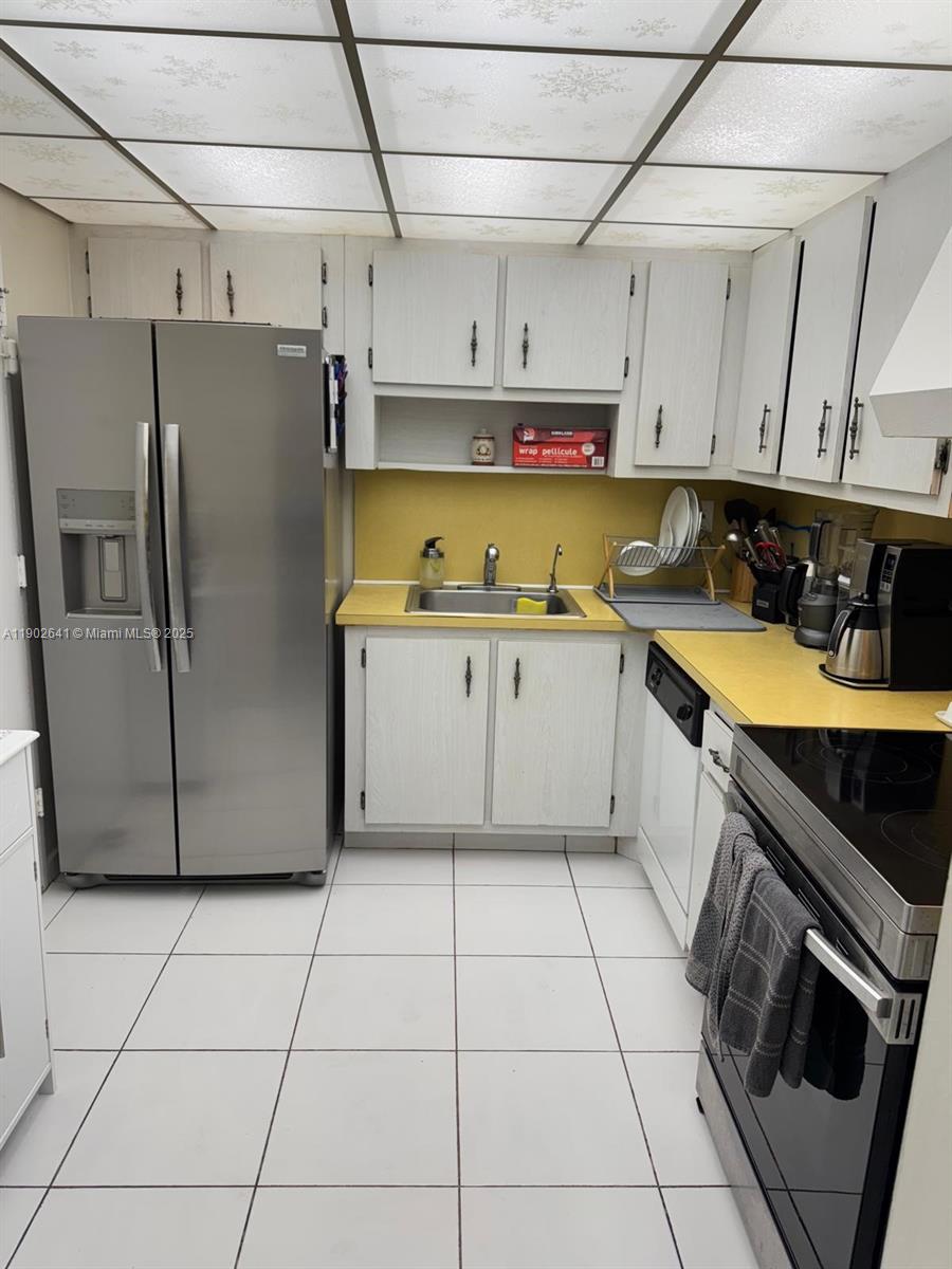 OLYMPUS CONDO PHASE - Residential
