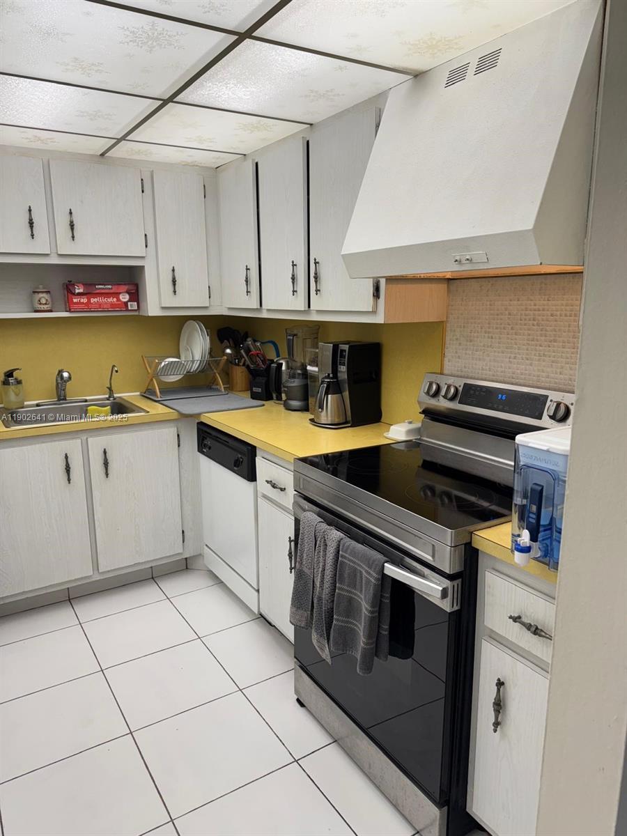 OLYMPUS CONDO PHASE - Residential