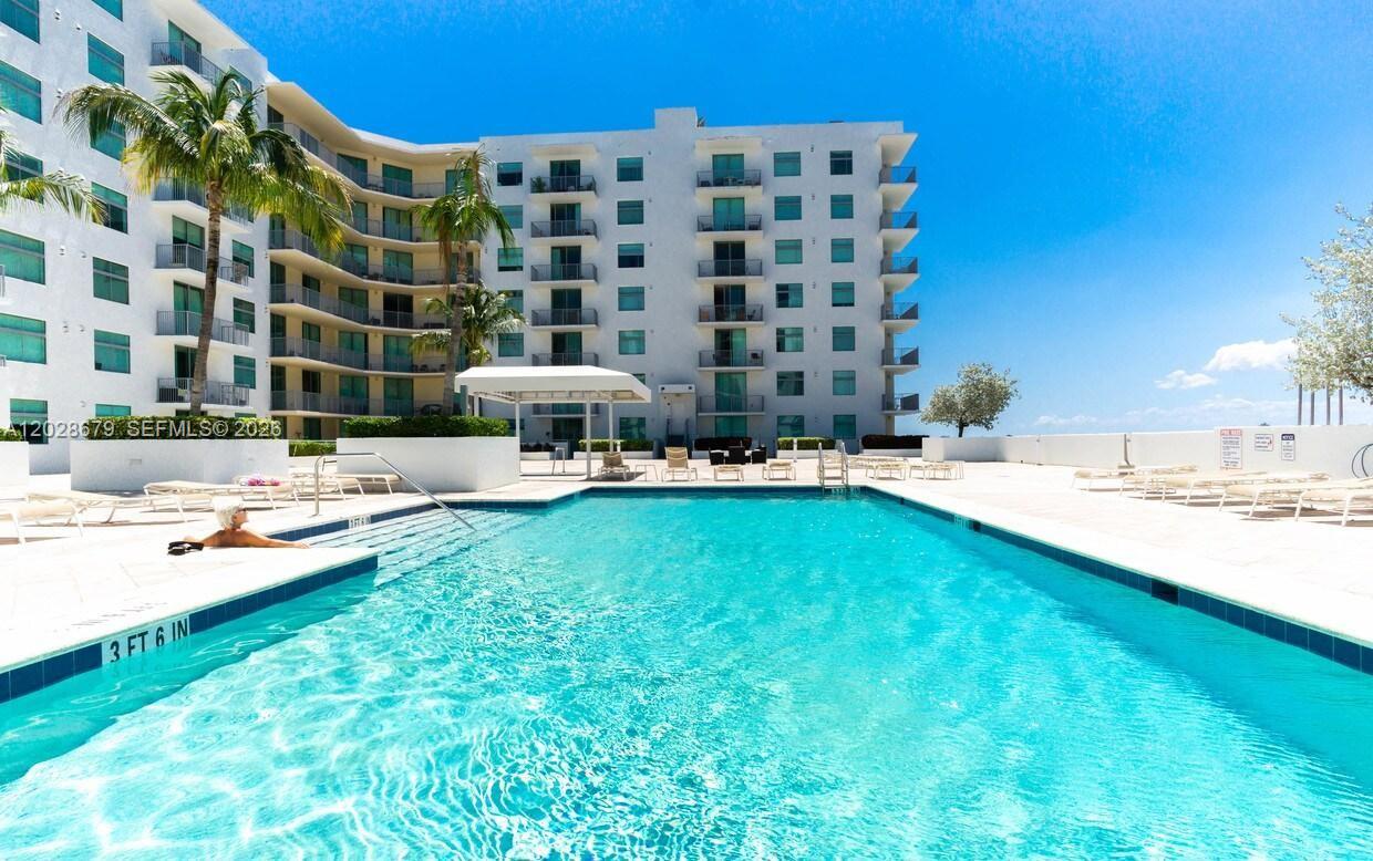 HOLLYWOOD STATION - Residential Lease