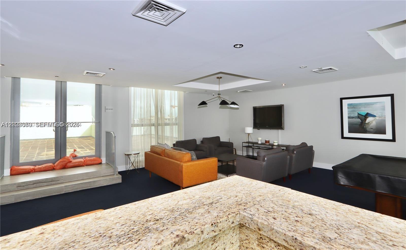 HOLLYWOOD STATION - Residential Lease