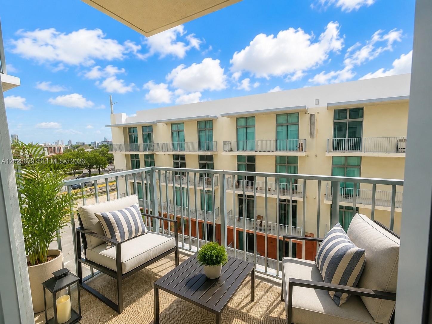 HOLLYWOOD STATION - Residential Lease