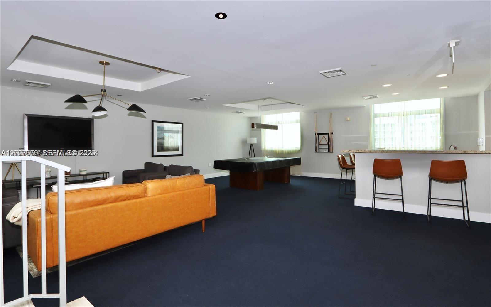 HOLLYWOOD STATION - Residential Lease