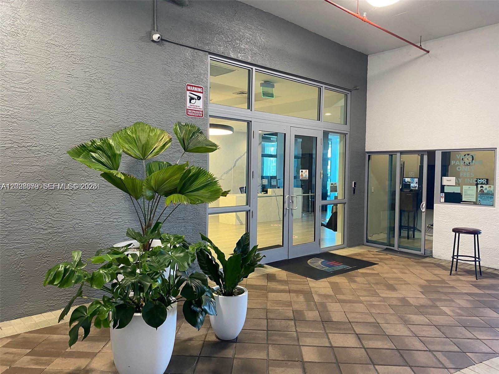 HOLLYWOOD STATION - Residential Lease