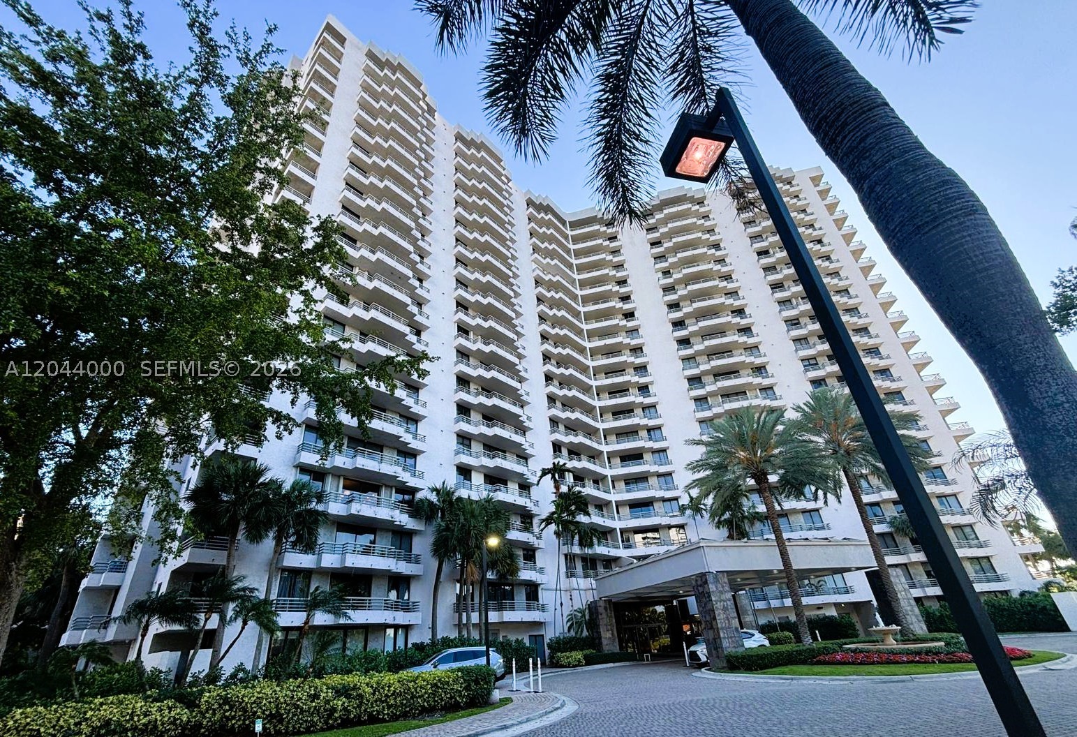 PARC CENTRAL AVENTURA SOU - Residential Lease