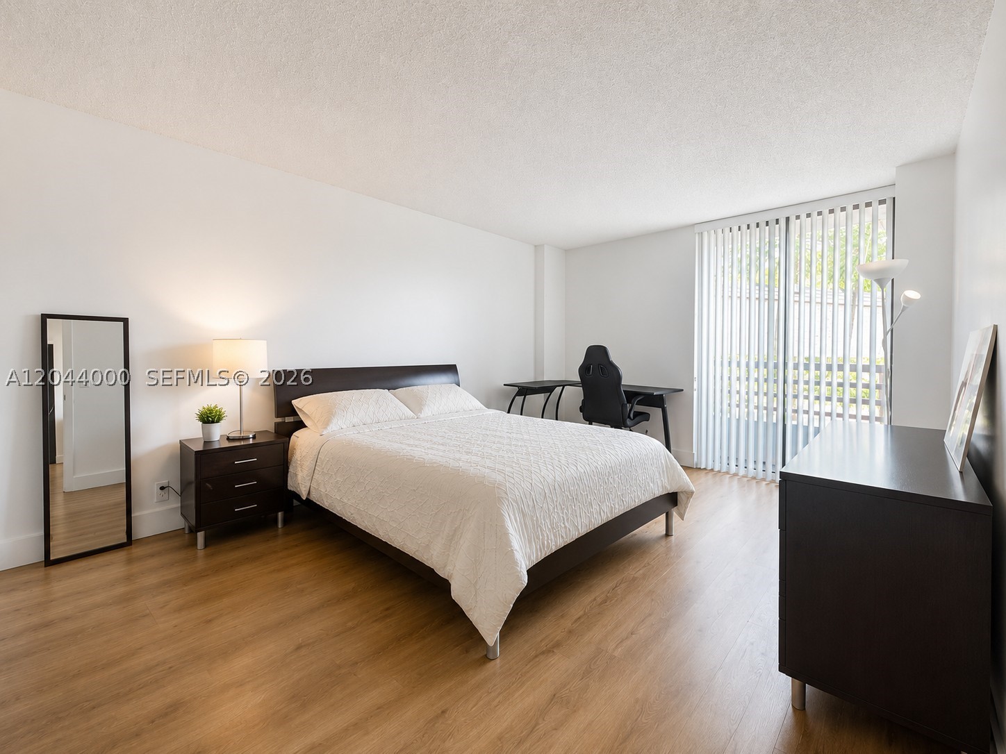 PARC CENTRAL AVENTURA SOU - Residential Lease