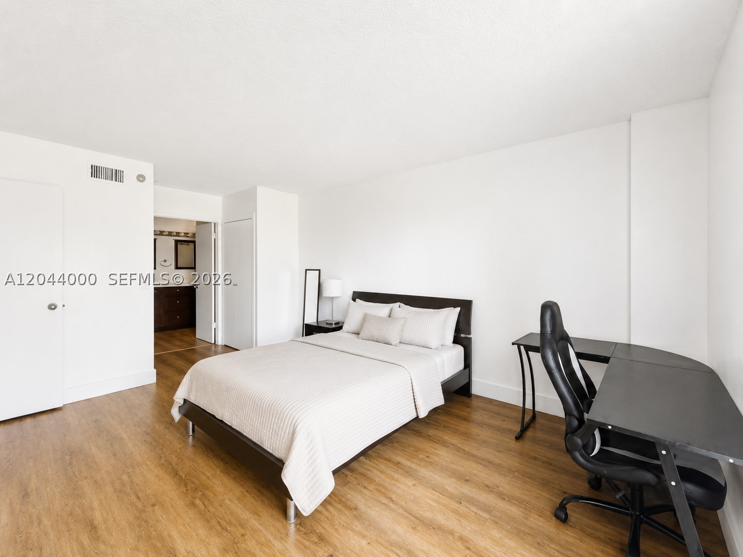 PARC CENTRAL AVENTURA SOU - Residential Lease
