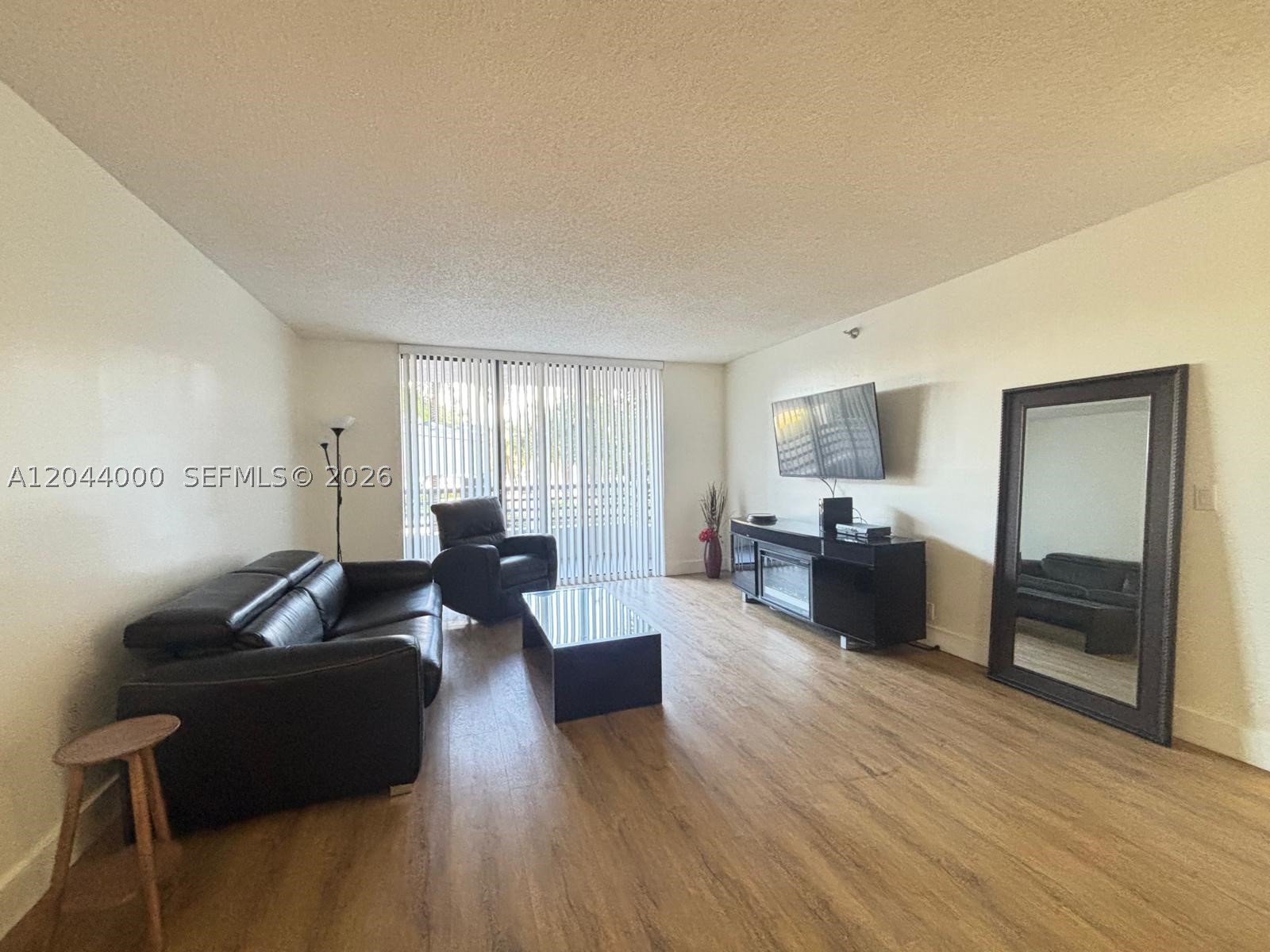 PARC CENTRAL AVENTURA SOU - Residential Lease
