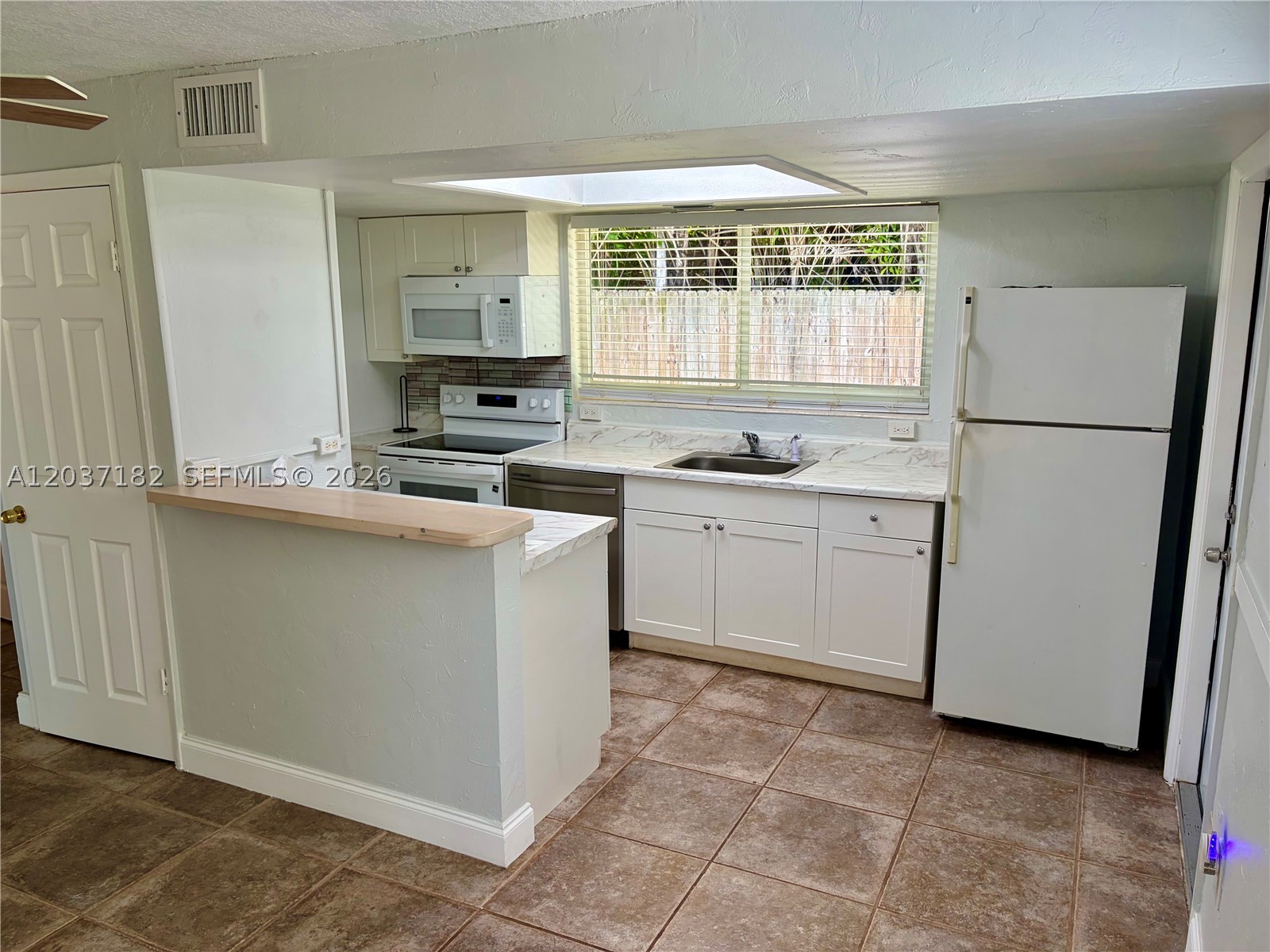 RESUB OF HIGHLAND ESTATES - Residential Lease