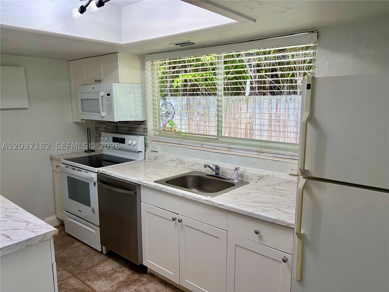 RESUB OF HIGHLAND ESTATES - Residential Lease