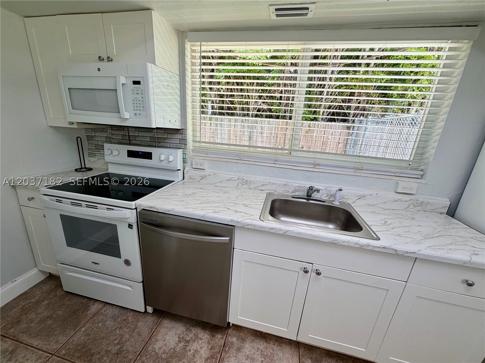 RESUB OF HIGHLAND ESTATES - Residential Lease