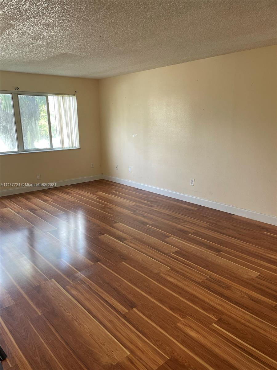 NARANJA LAKES CONDO NO 5 - Residential