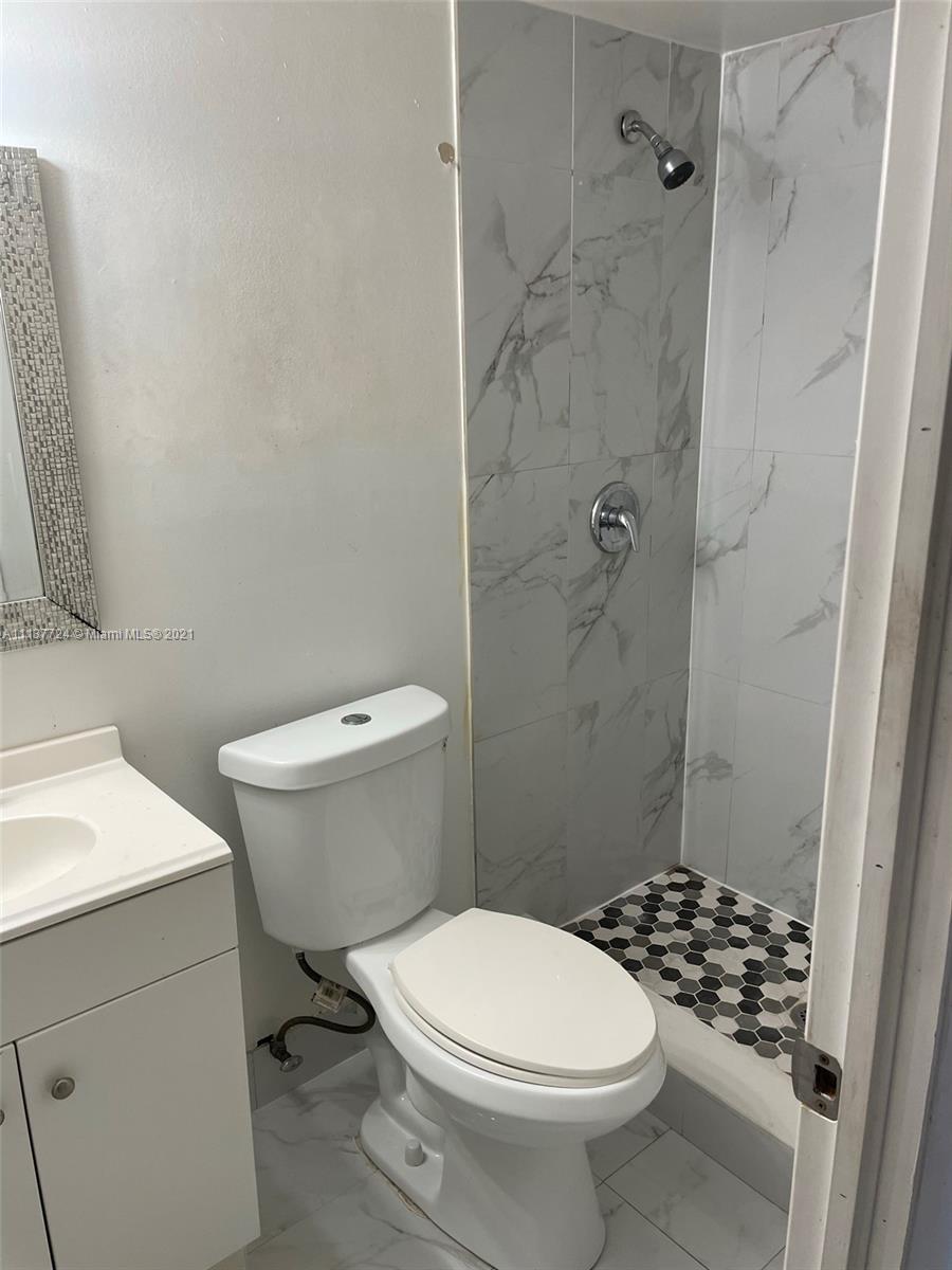 NARANJA LAKES CONDO NO 5 - Residential