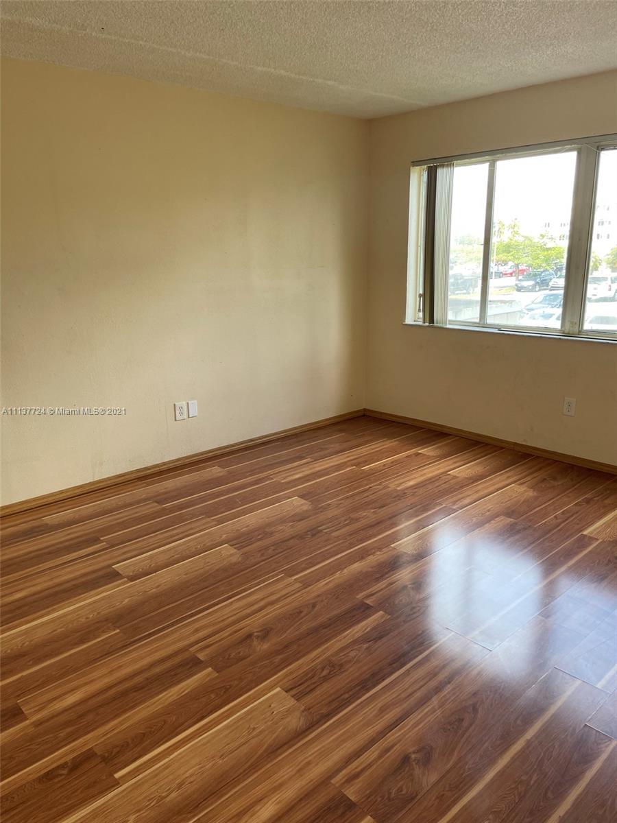 NARANJA LAKES CONDO NO 5 - Residential
