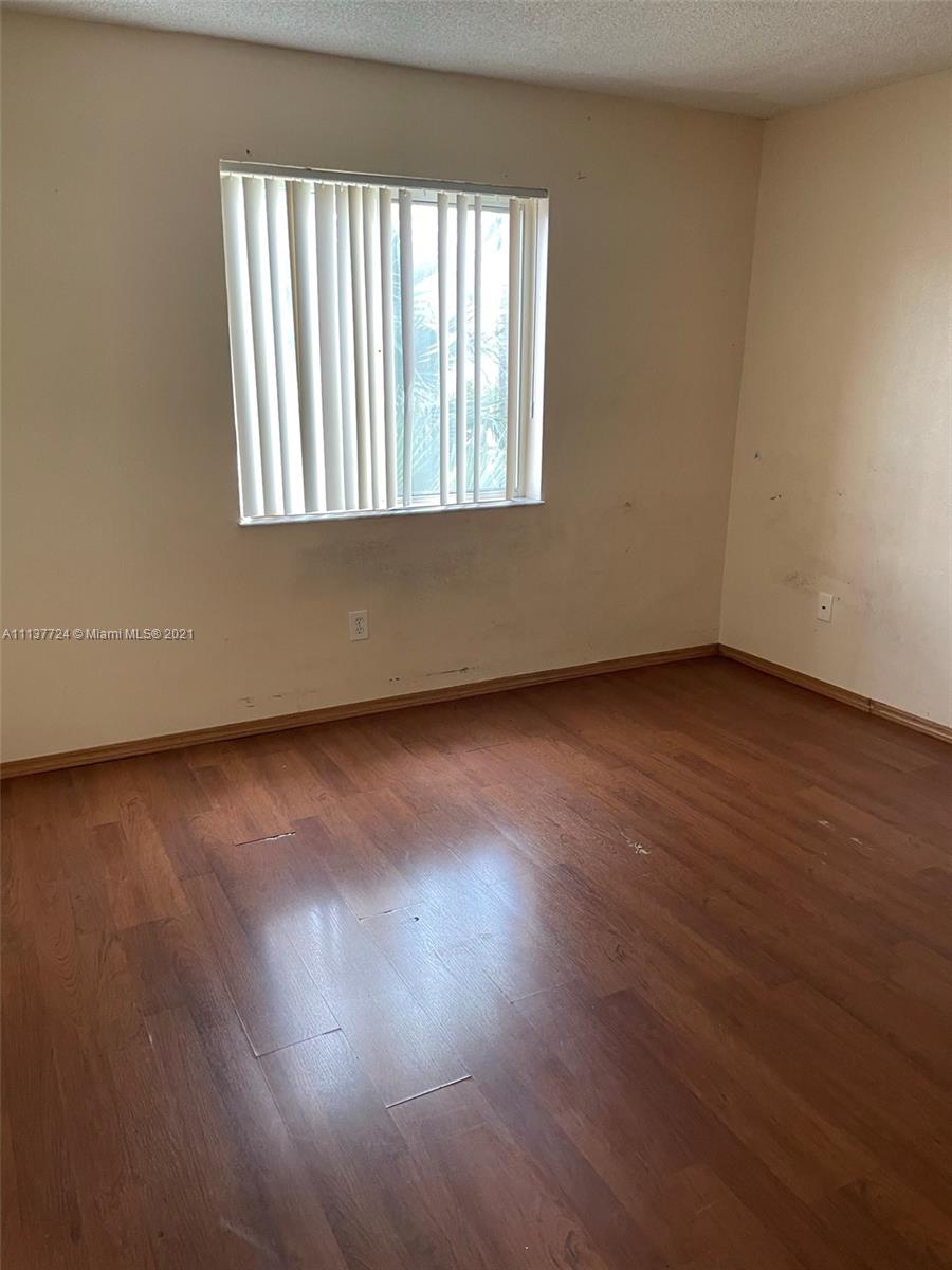 NARANJA LAKES CONDO NO 5 - Residential
