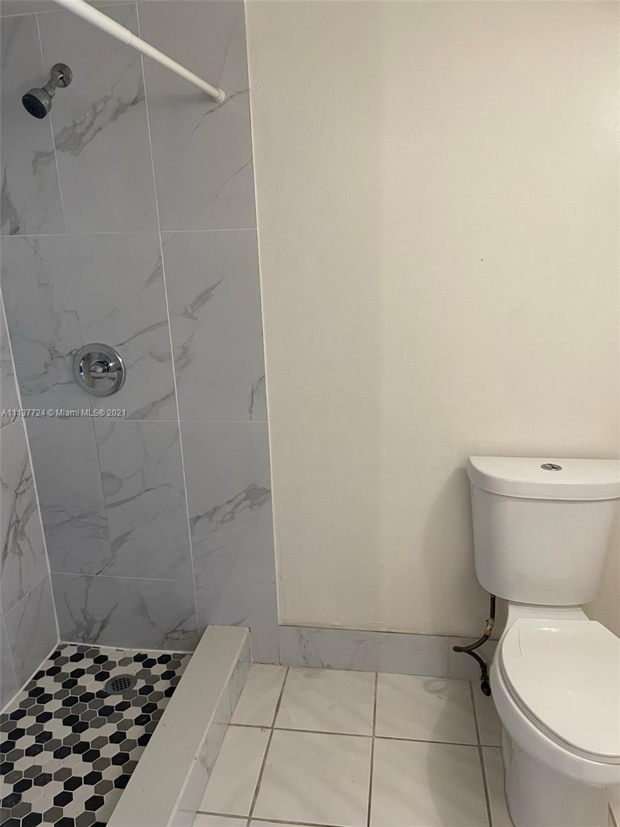 NARANJA LAKES CONDO NO 5 - Residential