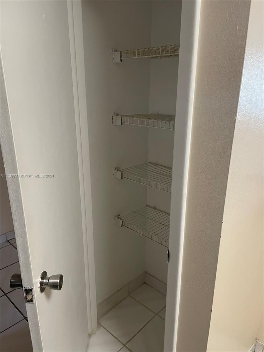NARANJA LAKES CONDO NO 5 - Residential