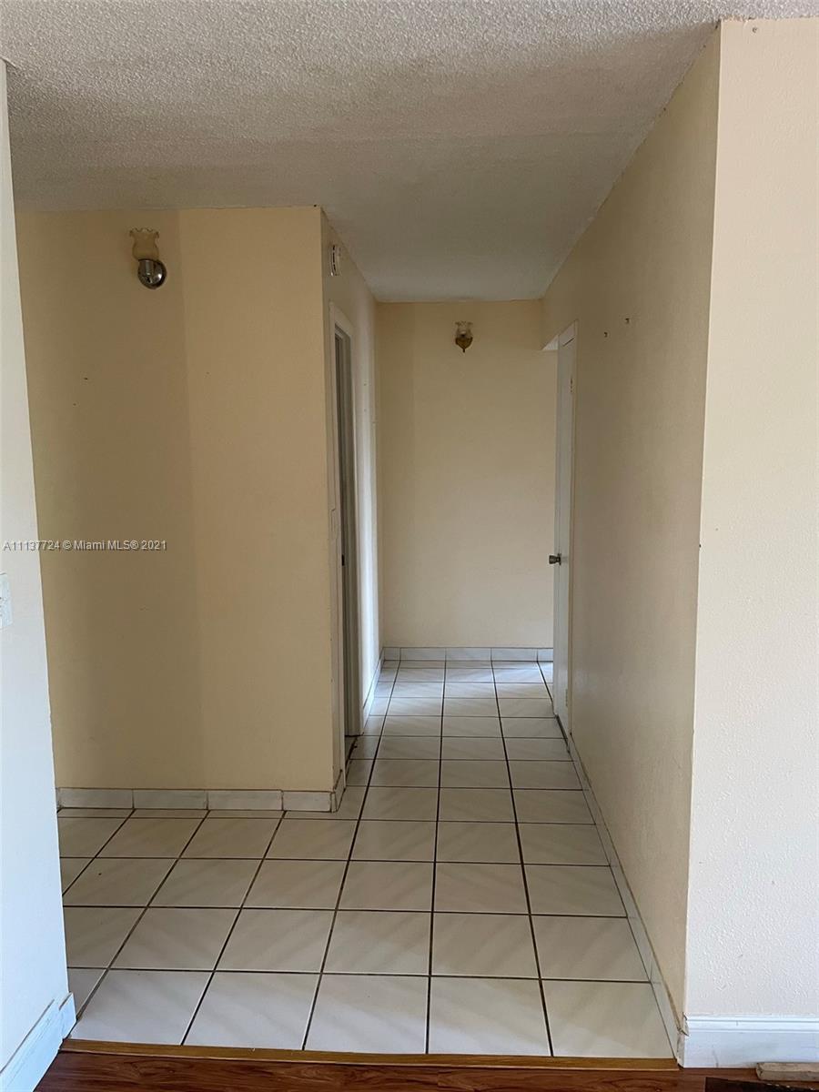 NARANJA LAKES CONDO NO 5 - Residential
