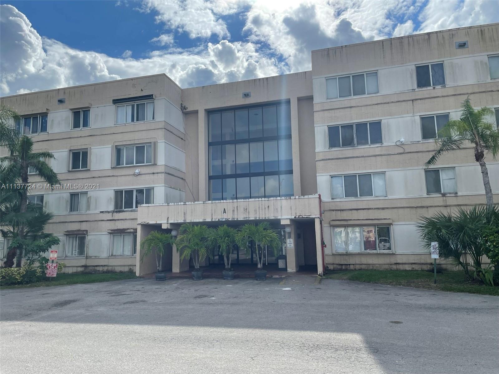 Spacious Apartment in Naranja Lakes: 2 bedrooms and 2 bathrooms, walk-in closet, upgrade bathrooms.  A great opportunity for investors. Excellent location with a beautiful lake view. Near to US1, Turnpike, and one block away from Fresco&Mas, Busway, Flea market & more.  Similar units are renting for $1,400.00. 1 Space, Assigned Parking, Guest Parking
1-2 Weeks Approval